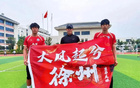 苏超联赛爆发惊人丑闻！据最新爆料，一名年仅20岁的球员被指与五名拉拉队员发生不正当关系，更令人震惊的是，其中一名女子疑似未成年，且疑似为双胞胎之一，事件引发足坛轩然大波